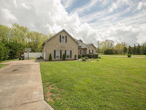 3rd image of 102 Viola Ct