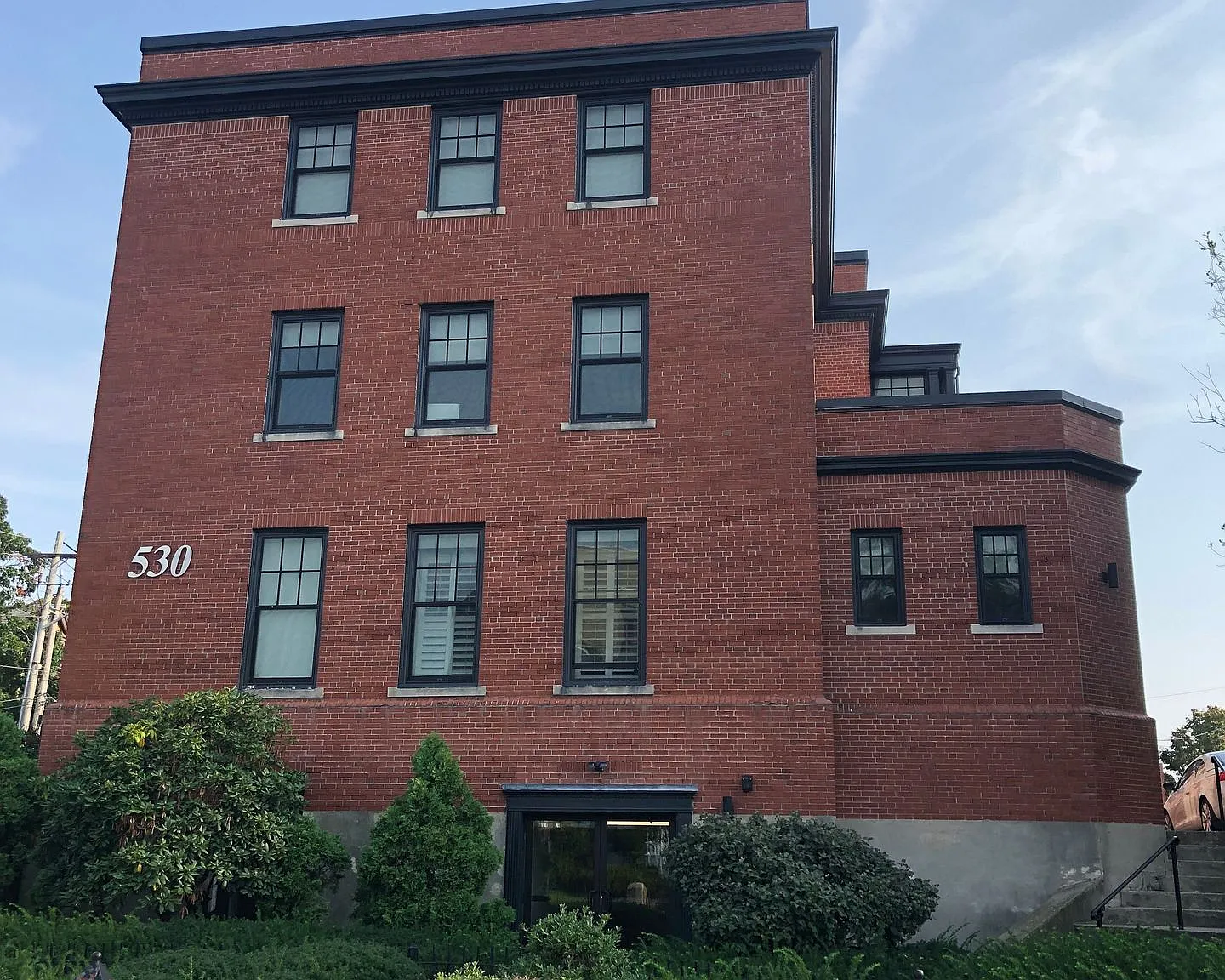 530 Broadway Apartments — Photo 4
