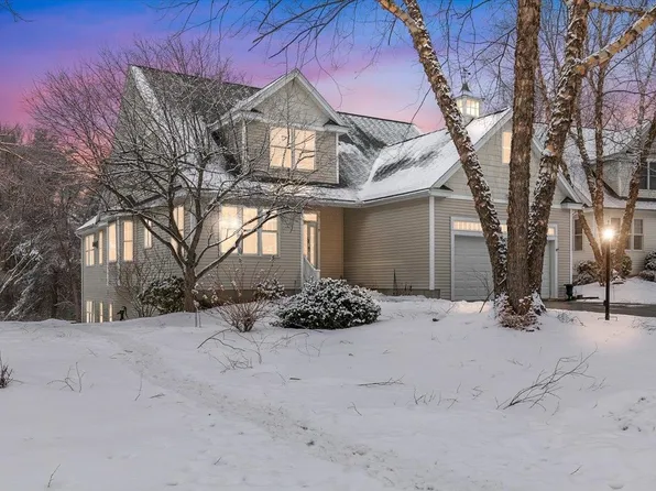 9 Crocketts Way, Stratham, NH 03885