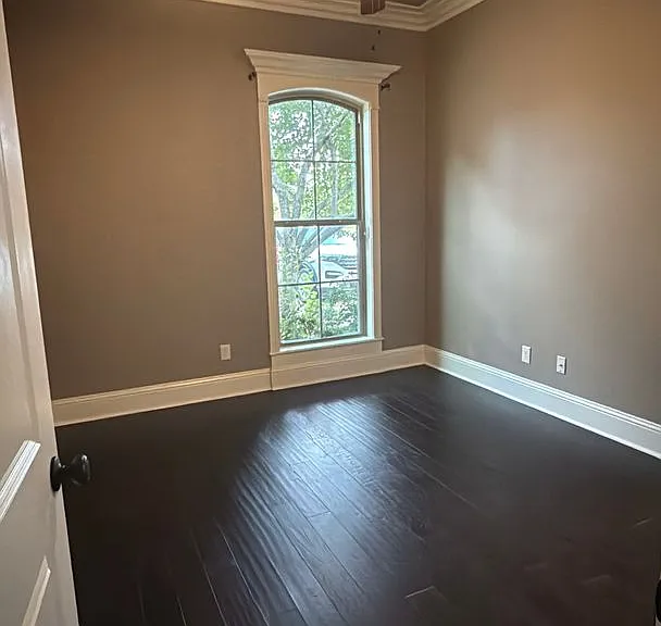 9572 Rochel Dr — Photo 15