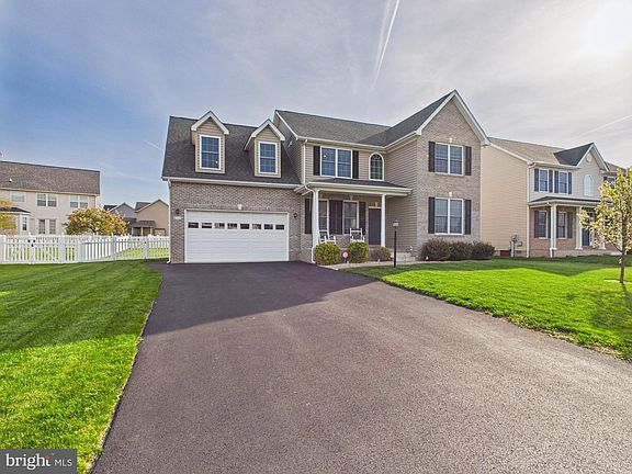 3rd image of 32 Azera Dr