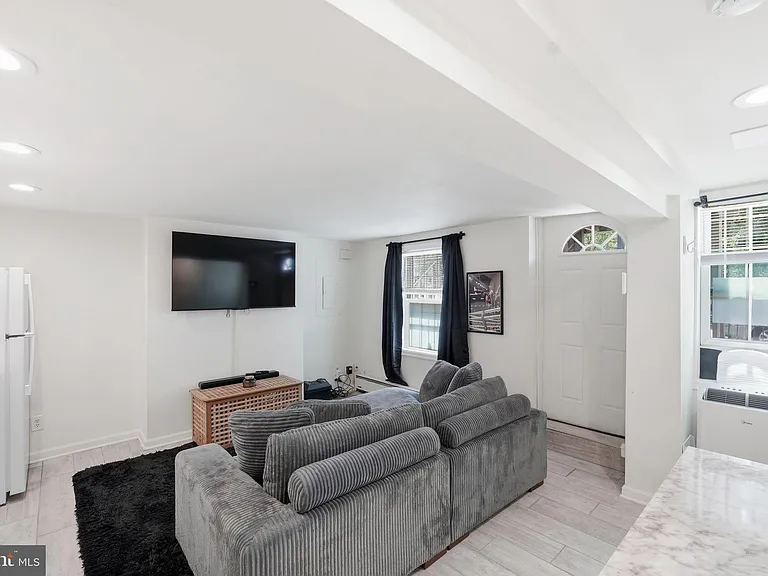 708 I St SE #B — Photo 9