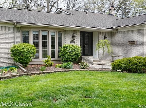 5th image of 41310 Crestwood Dr