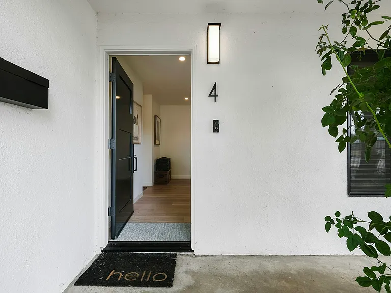 4 Arch Way — Photo 5