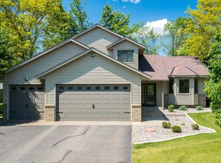 6925 Delarosa Ct, Inver Grove Heights, MN 55076