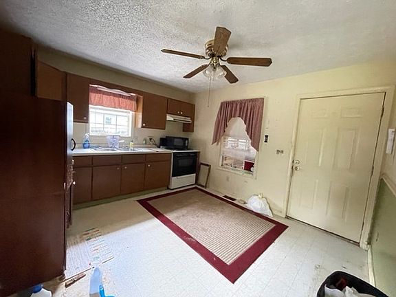 3rd image of 209 Smith St