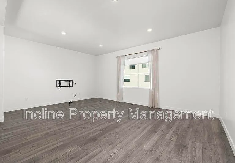 1113 E Yard Row — Photo 11