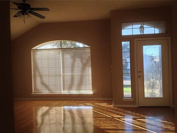 2nd image of 2206 Lilac Cir