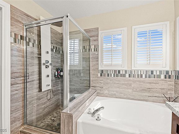 5th image of 3427 Meridale Dr