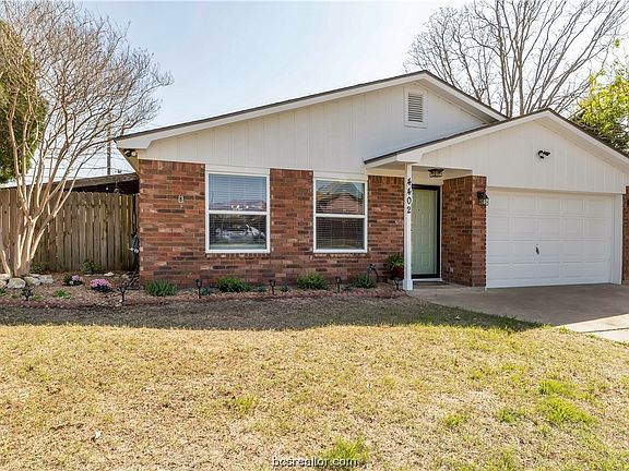 3rd image of 4402 Meadowbrook Dr