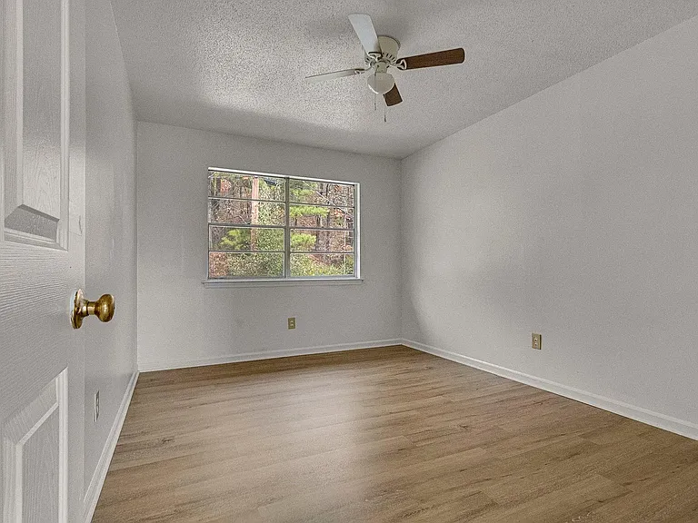2605 W 58th St #8 — Photo 13