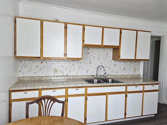 4th image of 109 Salem Ave APT 2
