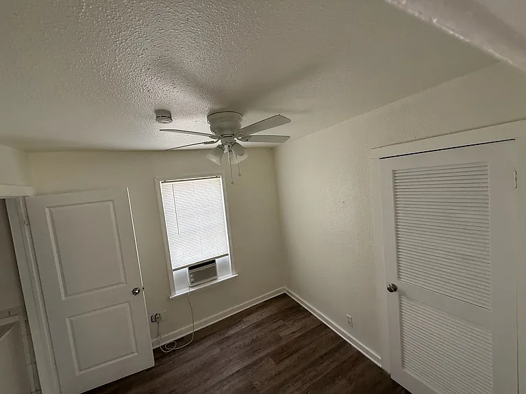 204 Lone Star Blvd — Photo 16