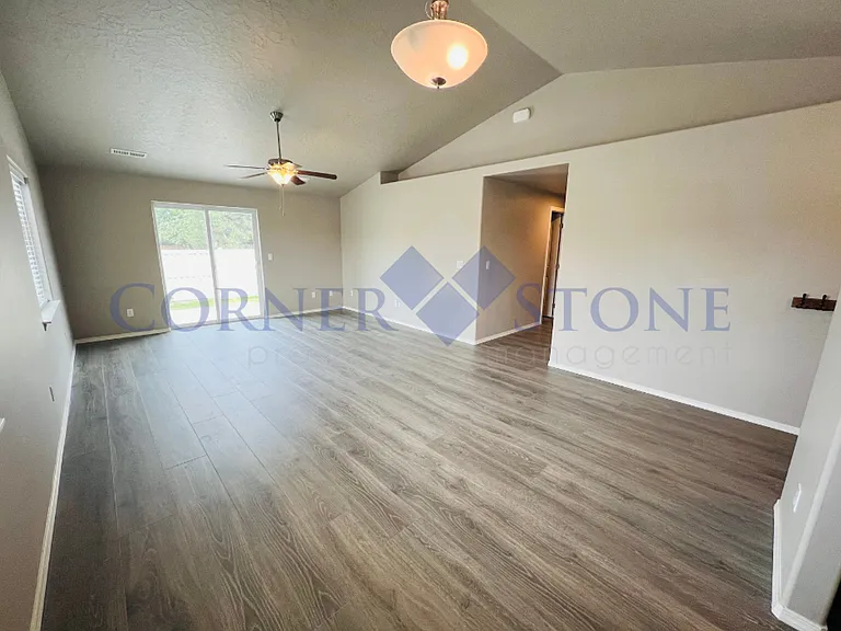 745 Baron Lakes Ave — Photo 4