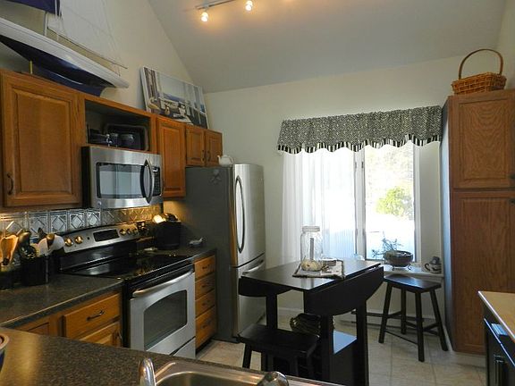 4th image of 16 Wonderbrook Dr