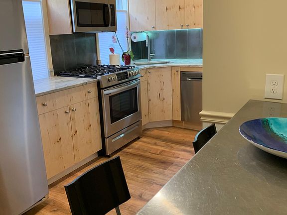 Eat in kitchen
