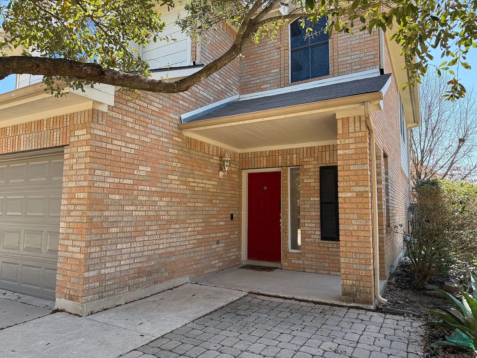 3 bed, 2.5 bath, 1768 sqft, $2,300 — Photo 2