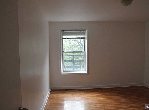 2nd image of 2340 Linwood Ave #2C-402C