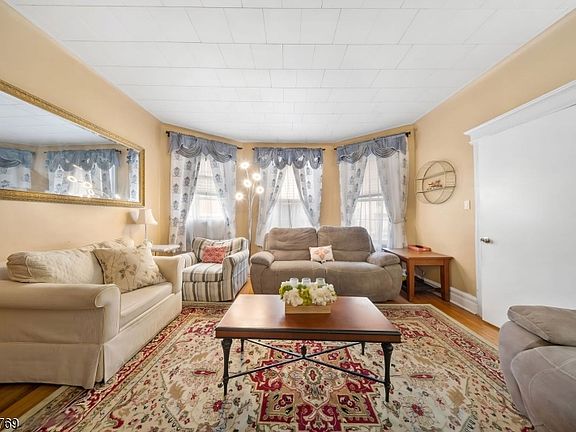 5th image of 409 Hamilton St