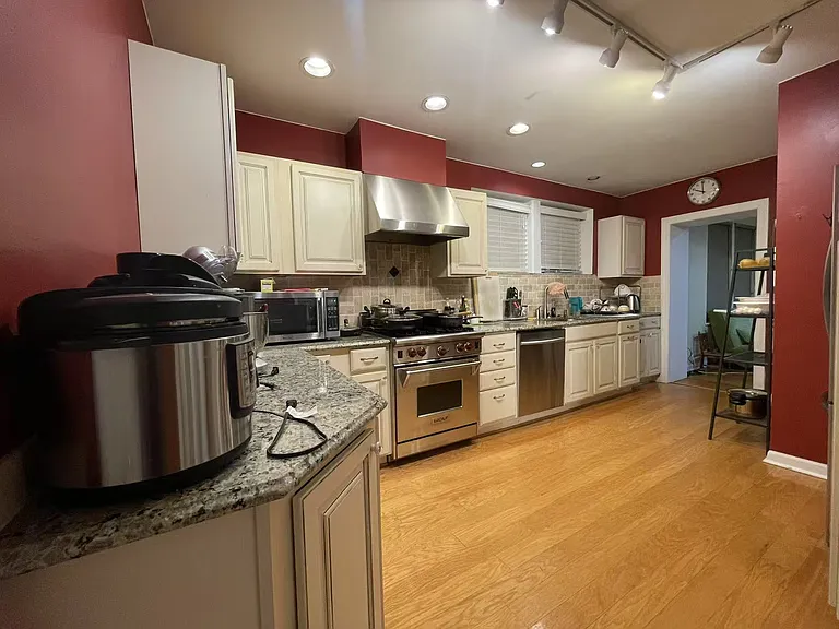 432 Carswold Dr — Photo 11