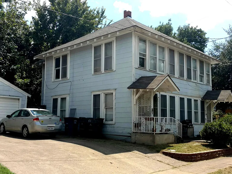 438 W 6th St