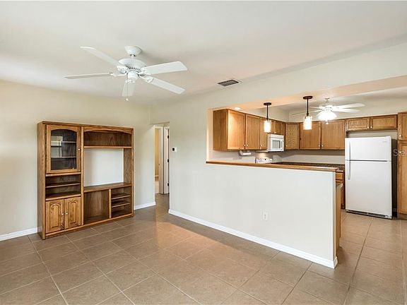 5th image of 3921 Shamrock Dr
