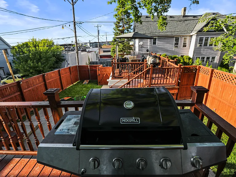 216 E Smith St — Photo 29