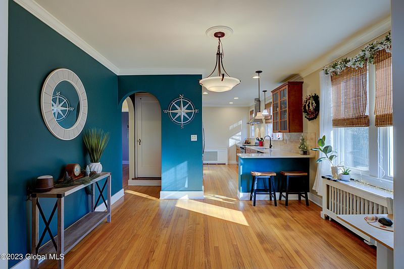 5th image of 19 Mountain View Avenue