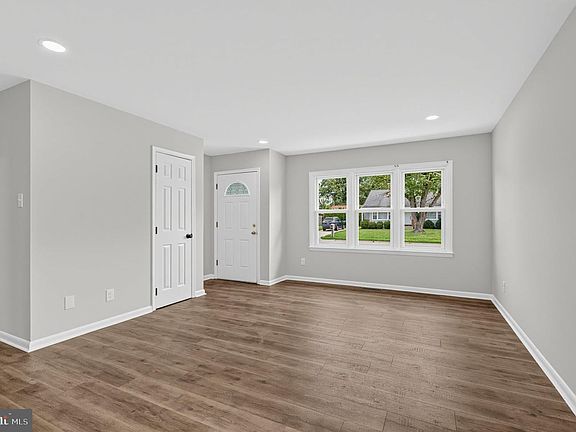 4th image of 213 Warfield Rd