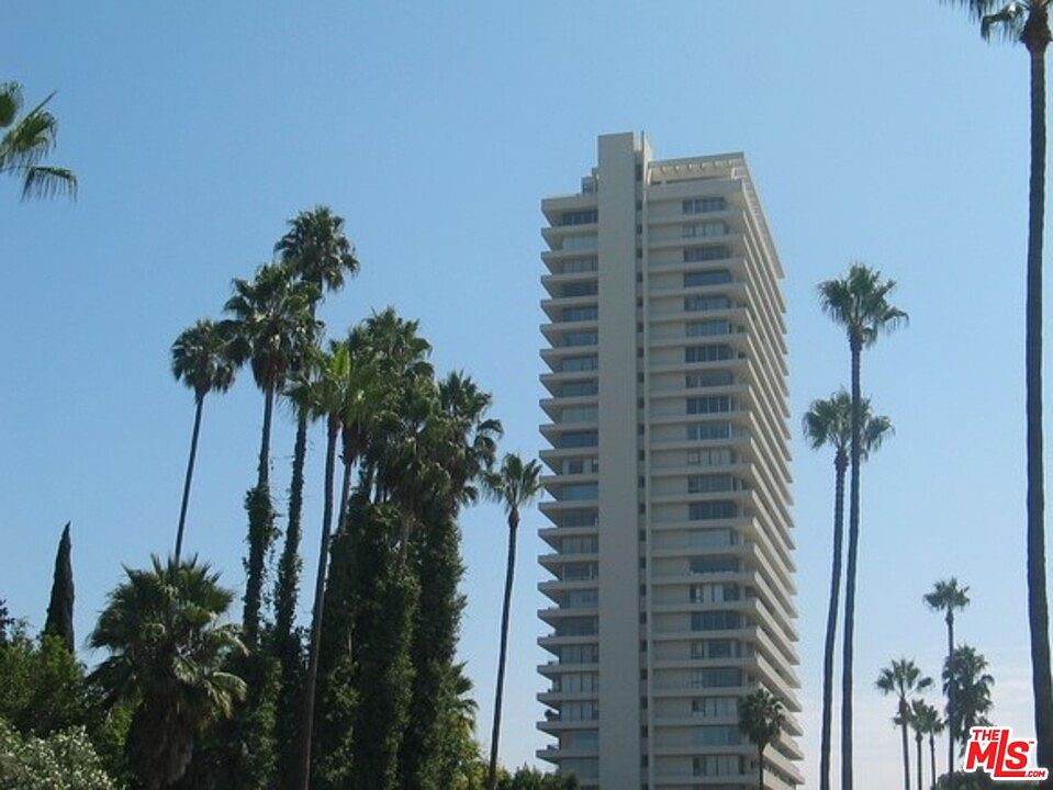 1st image of 9255 Doheny Rd APT 1401