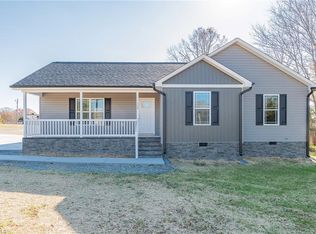 124 Farmingdale Ct, Lexington, NC 27295