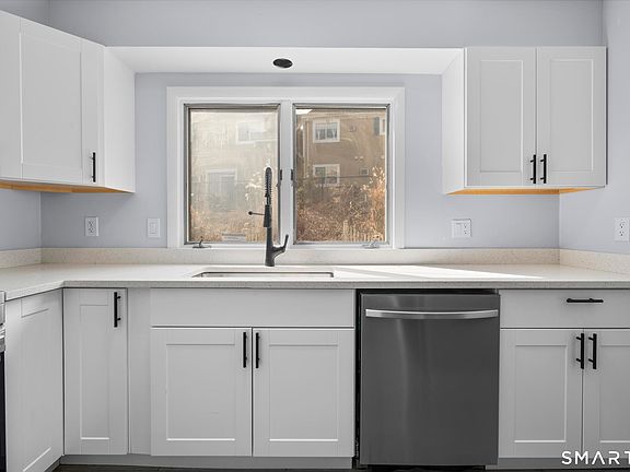 5th image of 115 Flax Hill Road APT 6