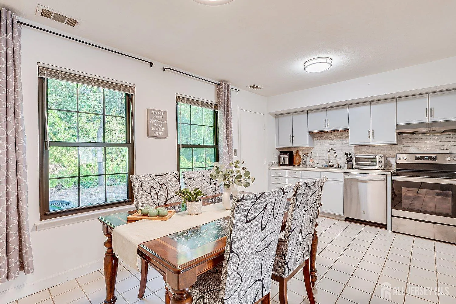 1 bed, 1.0 bath, 810 sqft, $1,950 — Photo 4