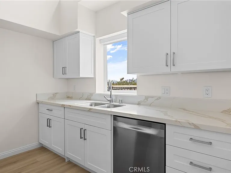 1818 S Norton Ave #405 — Photo 9