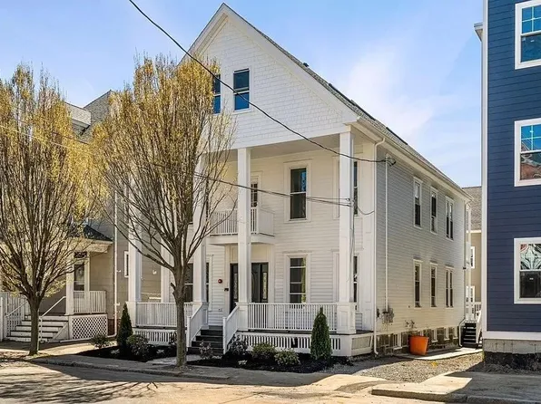 27 Hancock St #2, Salem, MA 01970