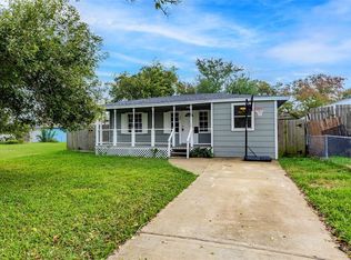 17 17th Ave N, Texas City, TX 77590