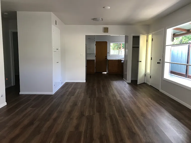634 Tabor Ln — Photo 8