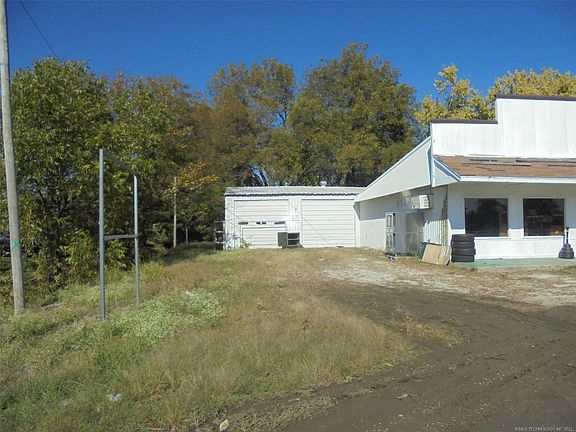 2nd image of 802 W Broadway St