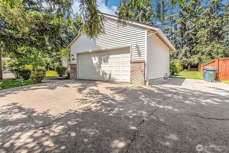 4th image of 11015 202nd Street Ct E