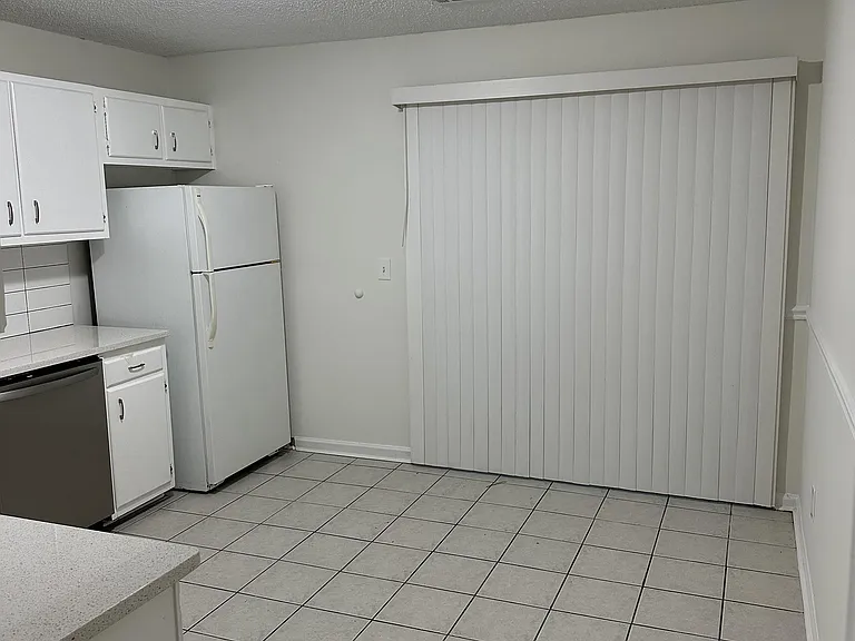 4106 Hawthorne Cir SE — Photo 6