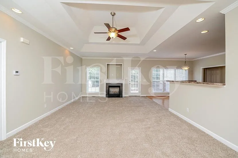 3 bed, 2.0 bath, 2257 sqft, $2,615 — Photo 3