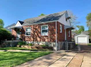 942 Sanders Dr, Saint Louis, MO