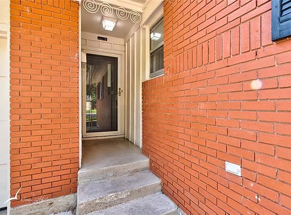 3rd image of 3125 Grand Ave