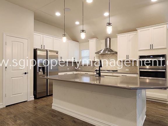 3rd image of 3621 Brahman Ct
