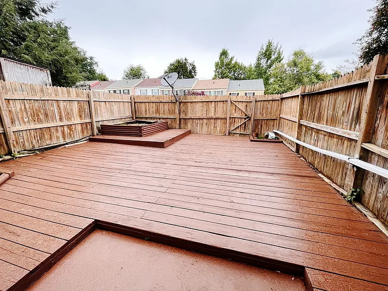 2712 Wellesley Ct — Photo 2