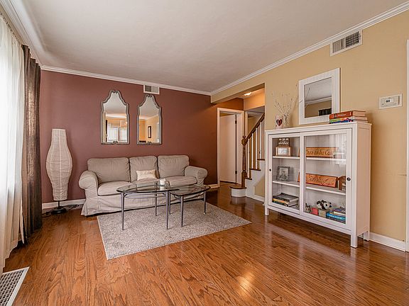 4th image of 4021 W 99th Pl