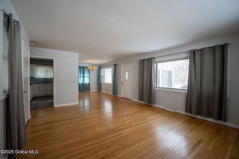 4th image of 465 Ontario Street
