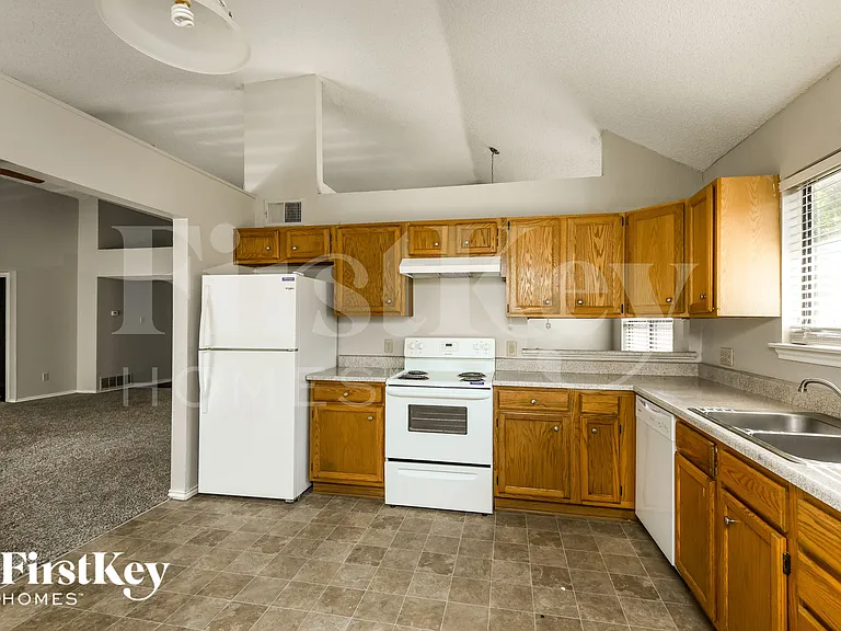 4742 Cornflower Dr — Photo 8