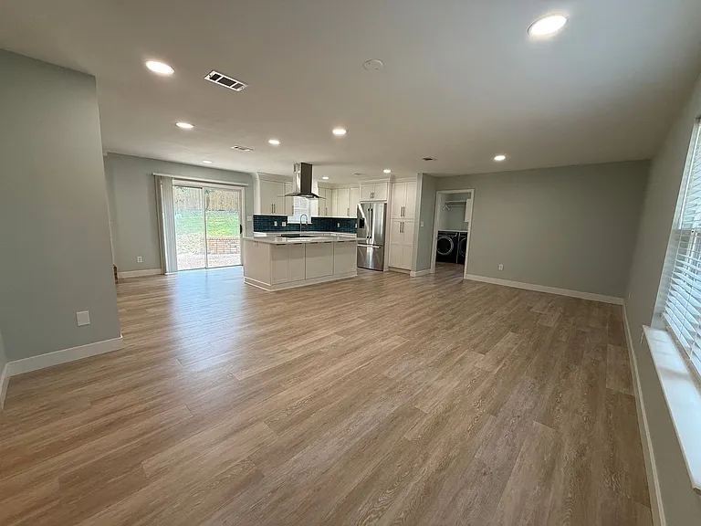 420 Dolphin St — Photo 6