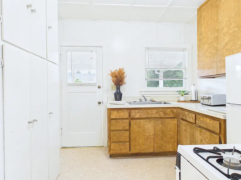 829 Healdsburg Ave — Photo 12